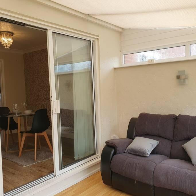 Ideally located contemporary 3 bed spacious house