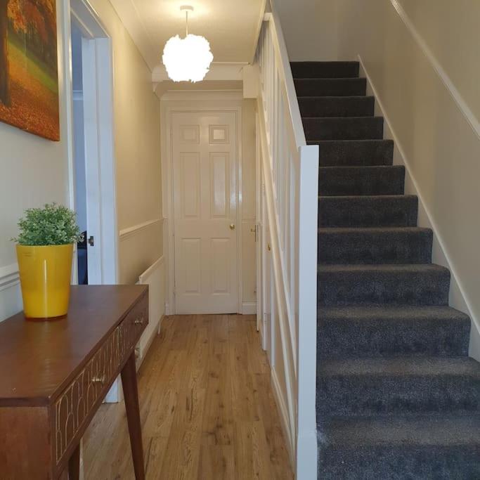 Ideally located contemporary 3 bed spacious house