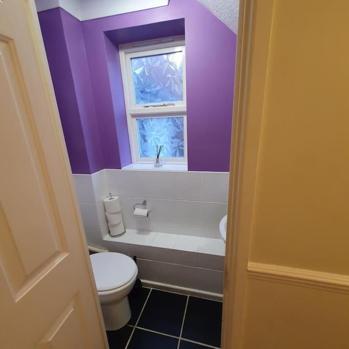 Ideally located contemporary 3 bed spacious house