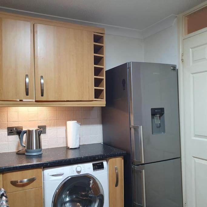 Ideally located contemporary 3 bed spacious house