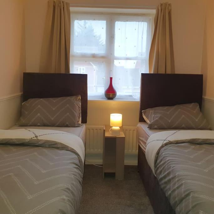 Ideally located contemporary 3 bed spacious house