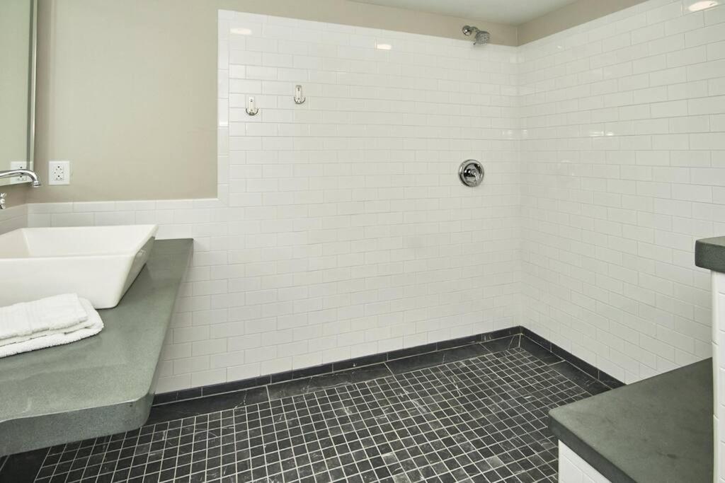 Craftsman Hideaway at the 1841 Farmhouse