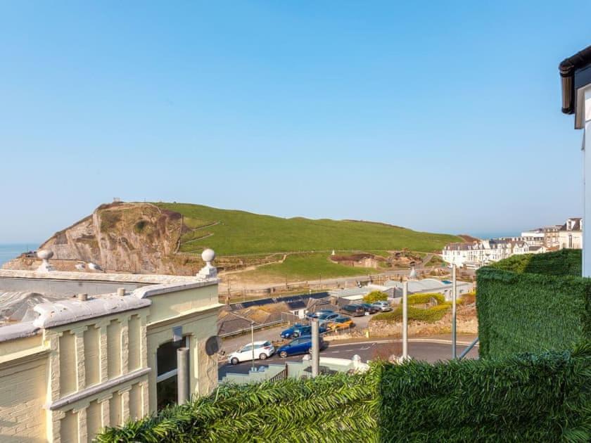 2TheVilla - Great views, 3 bedrooms, parking, central location