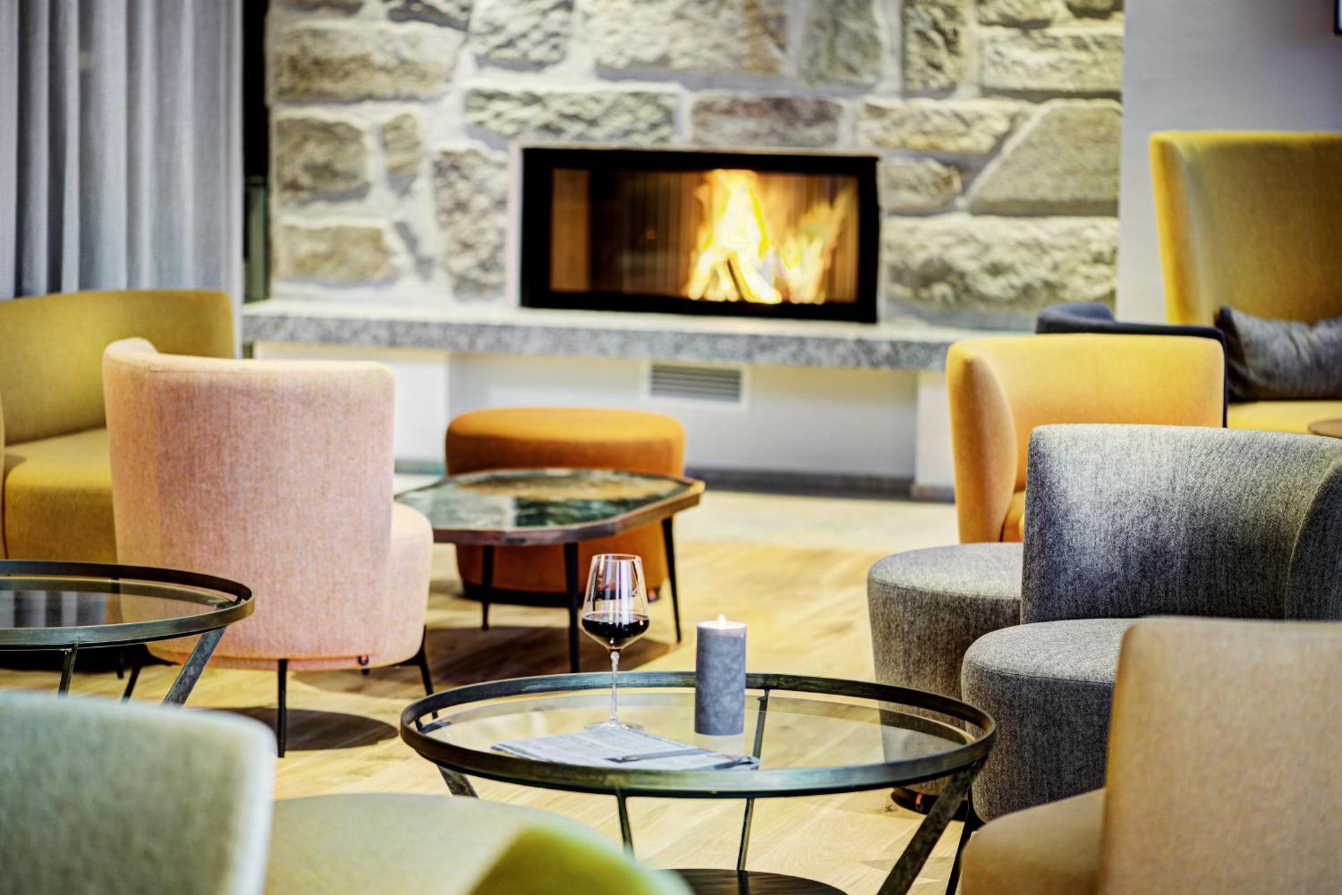 Communal lounge/ TV room