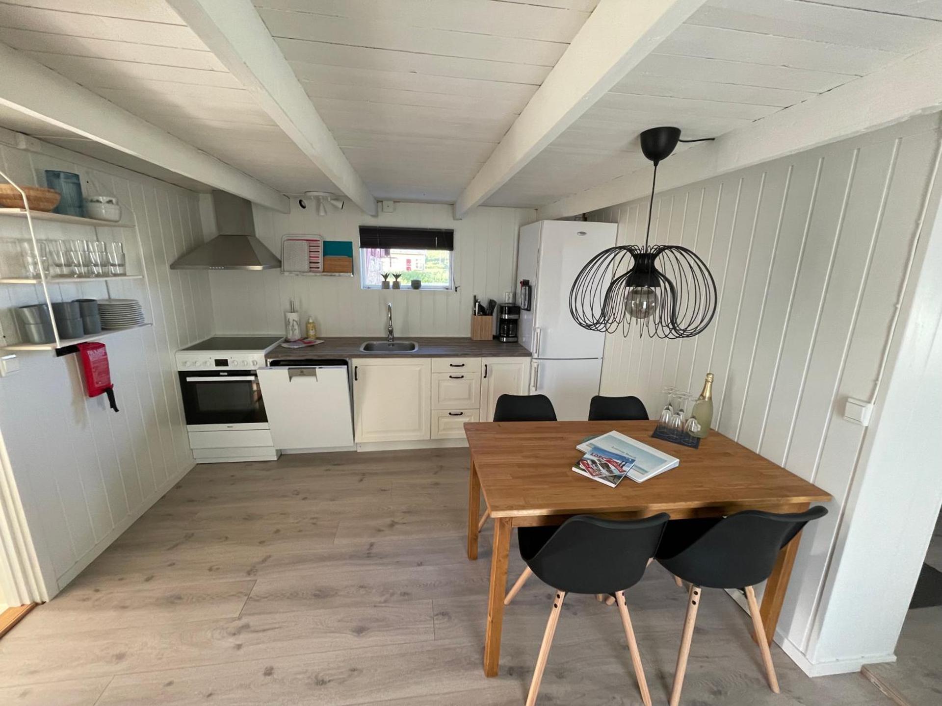 Lofoten_Beach_Eggum_Cabin