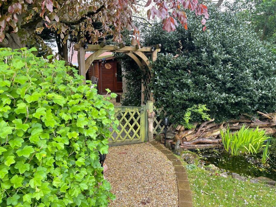 Cosy Cabin, hidden from the main house - Sleeps 2 - EV