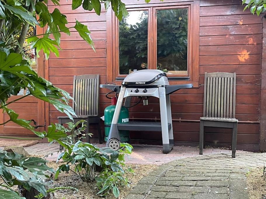 Cosy Cabin, hidden from the main house - Sleeps 2 - EV