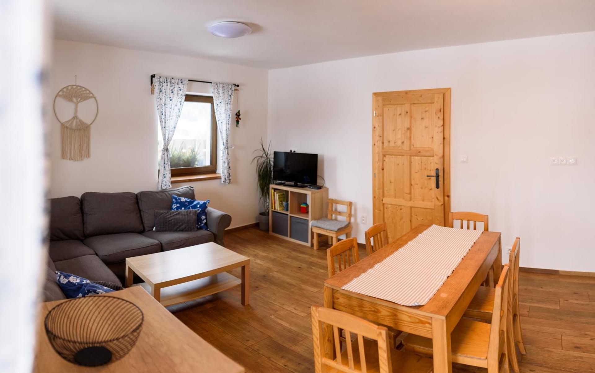 Communal lounge/ TV room