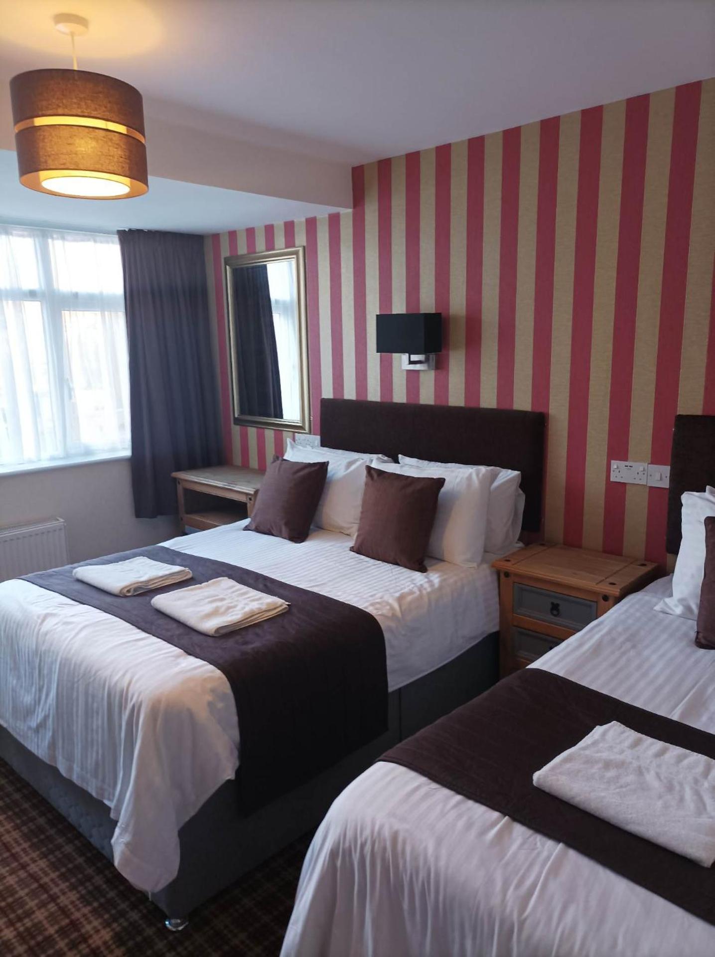 Family Room 2 Adults + 3 Children Adjoining