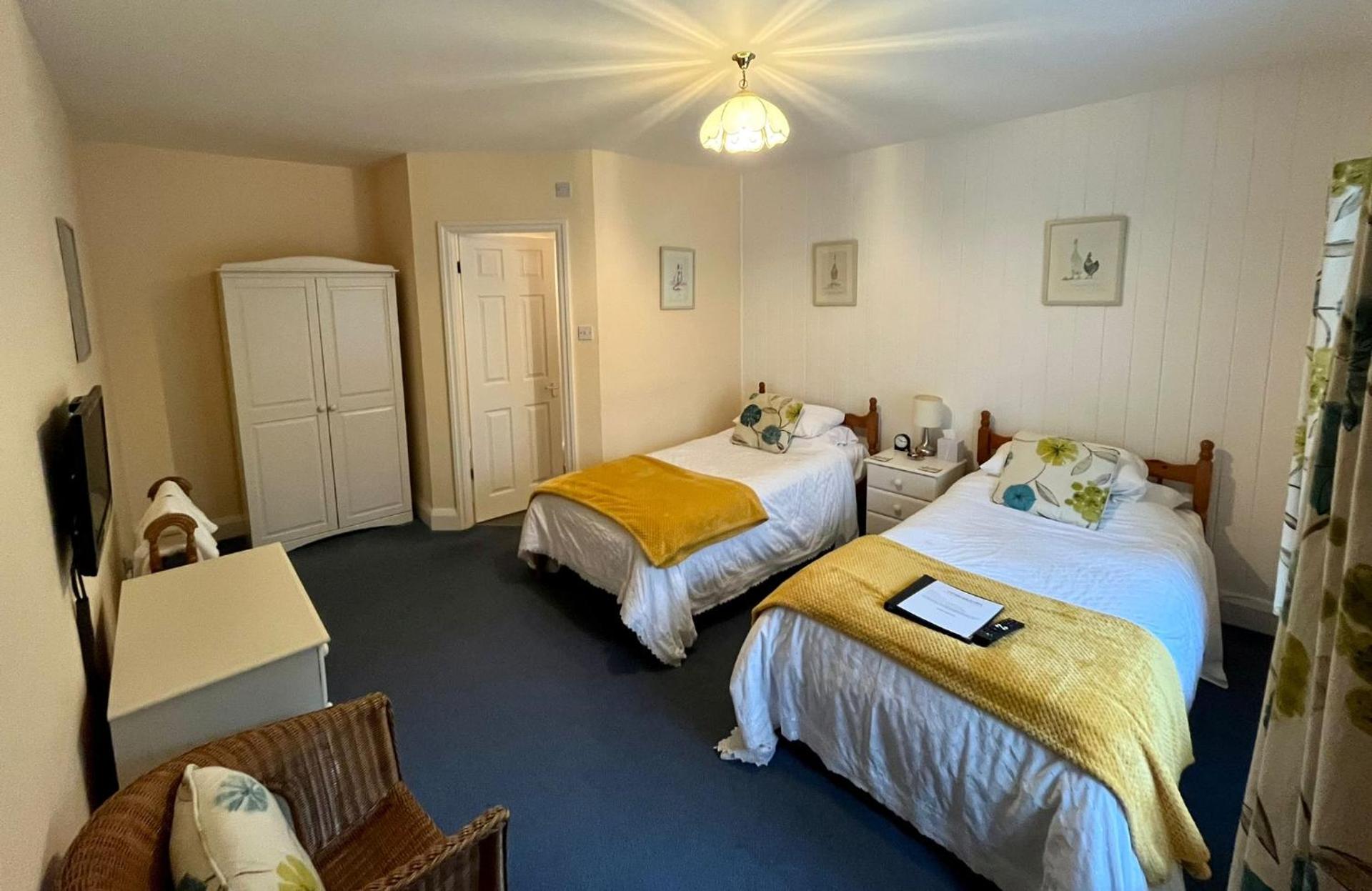 Twin Room with Shower