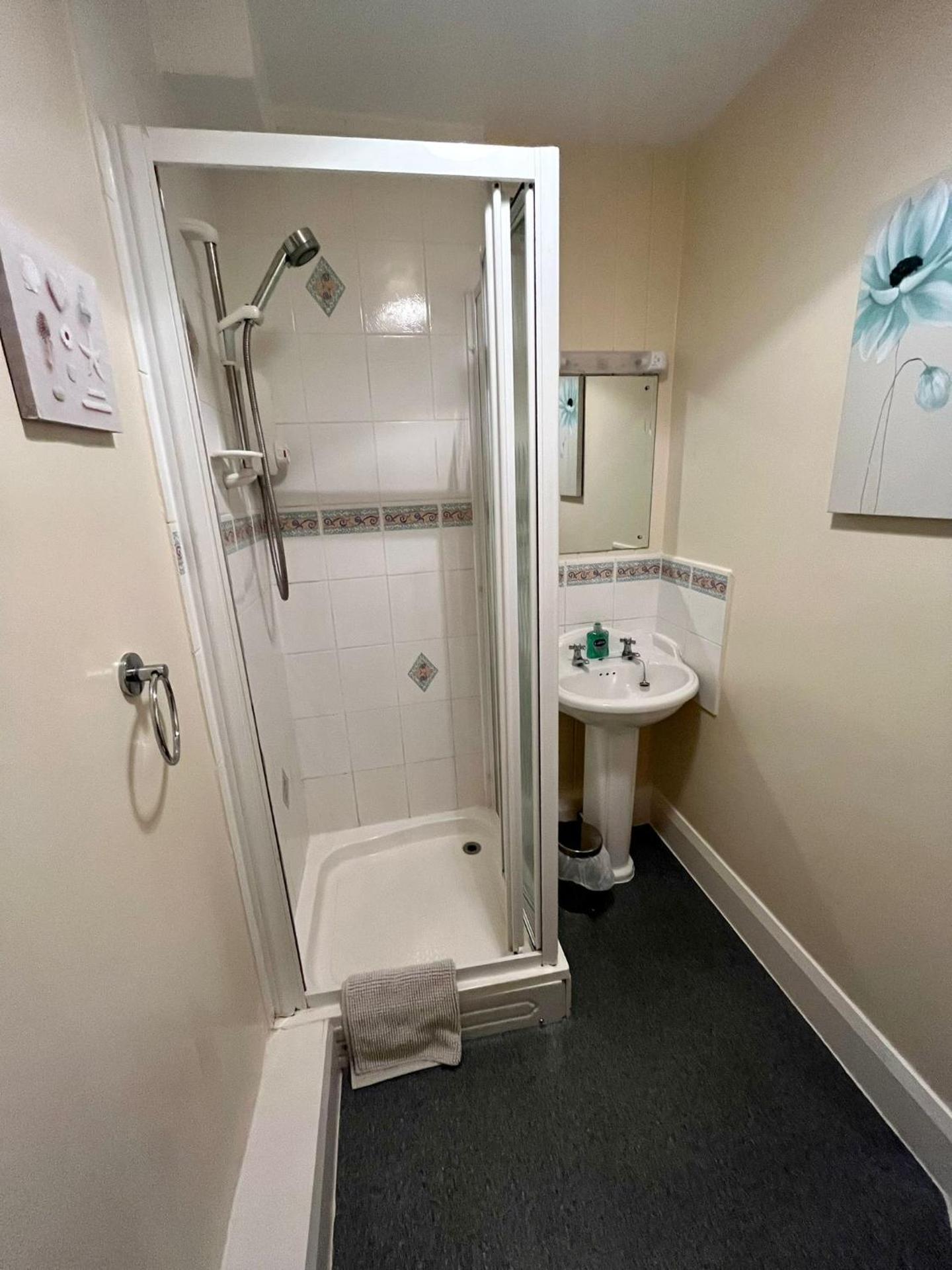 Twin Room with Shower