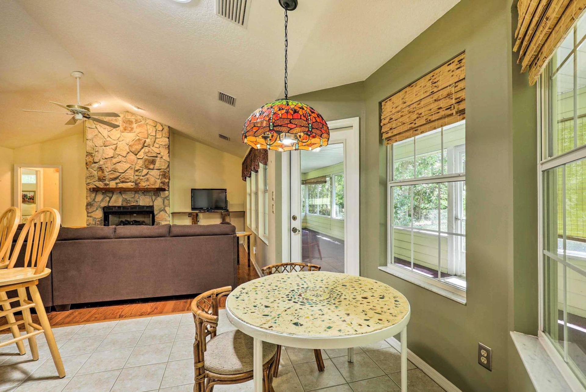 Charming Waldo Getaway Near Lake Santa Fe!