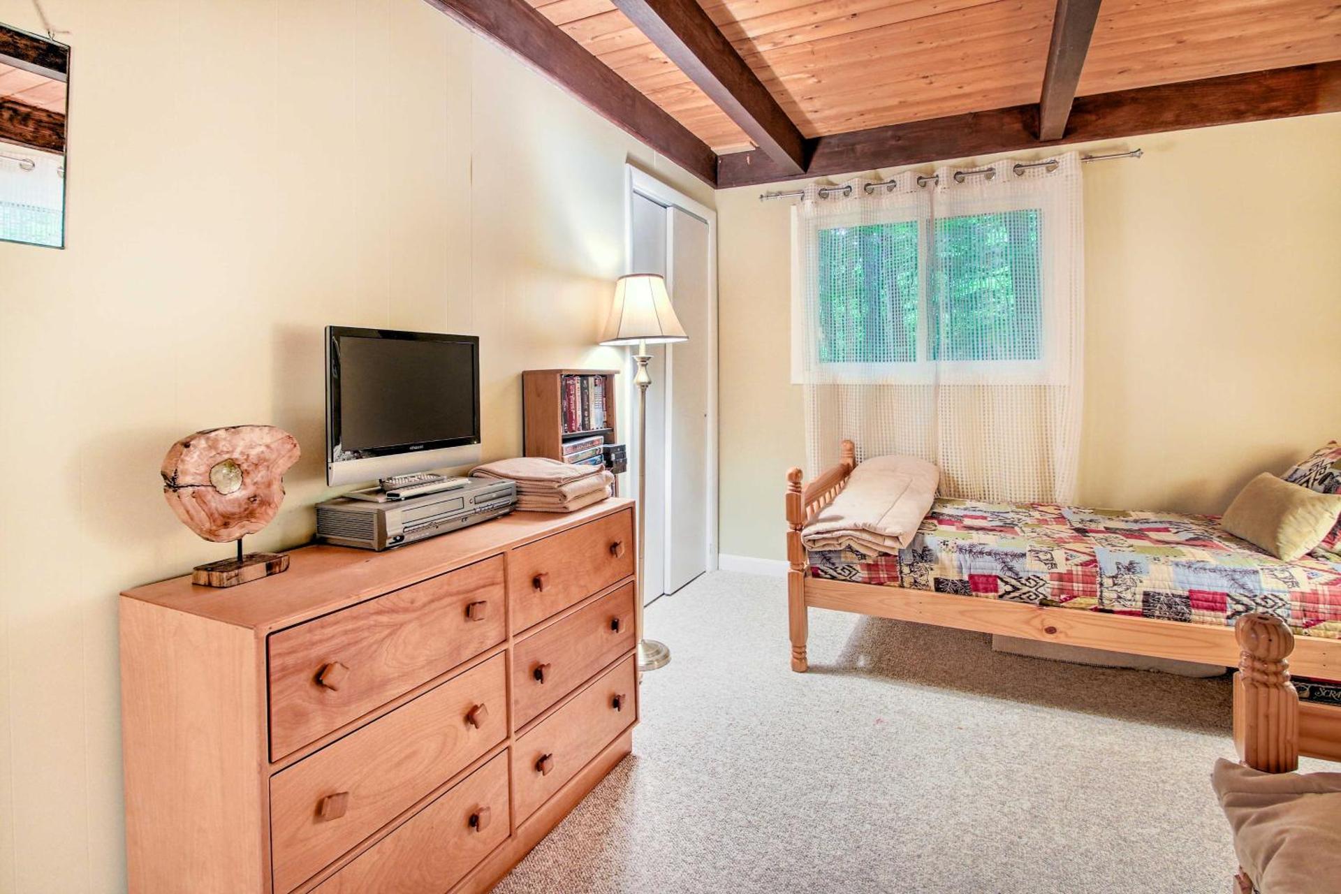 Conway Area Chalet with Mountain Views and Fire Pit!