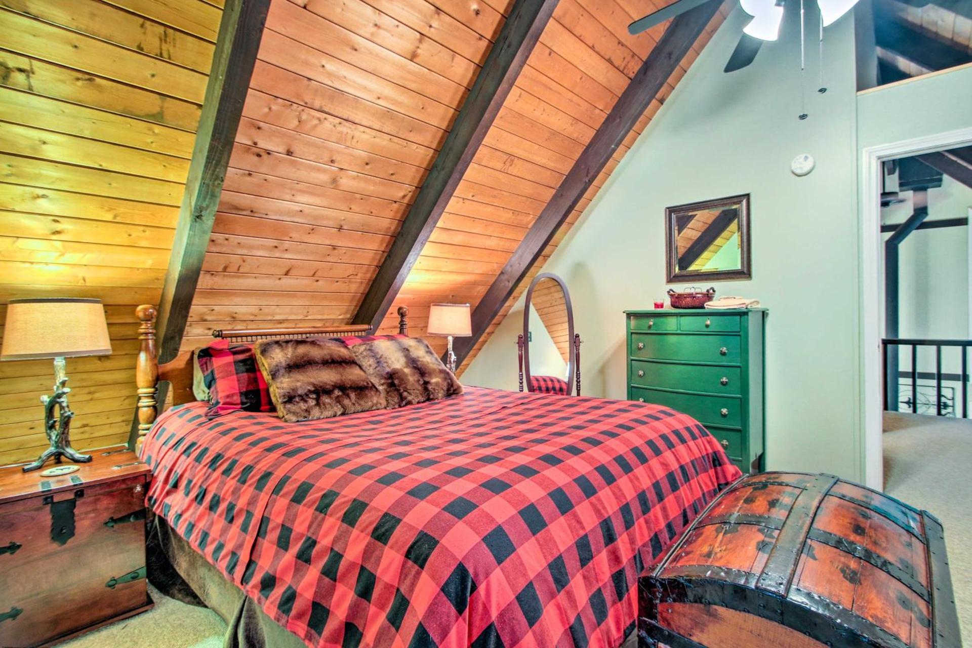 Conway Area Chalet with Mountain Views and Fire Pit!