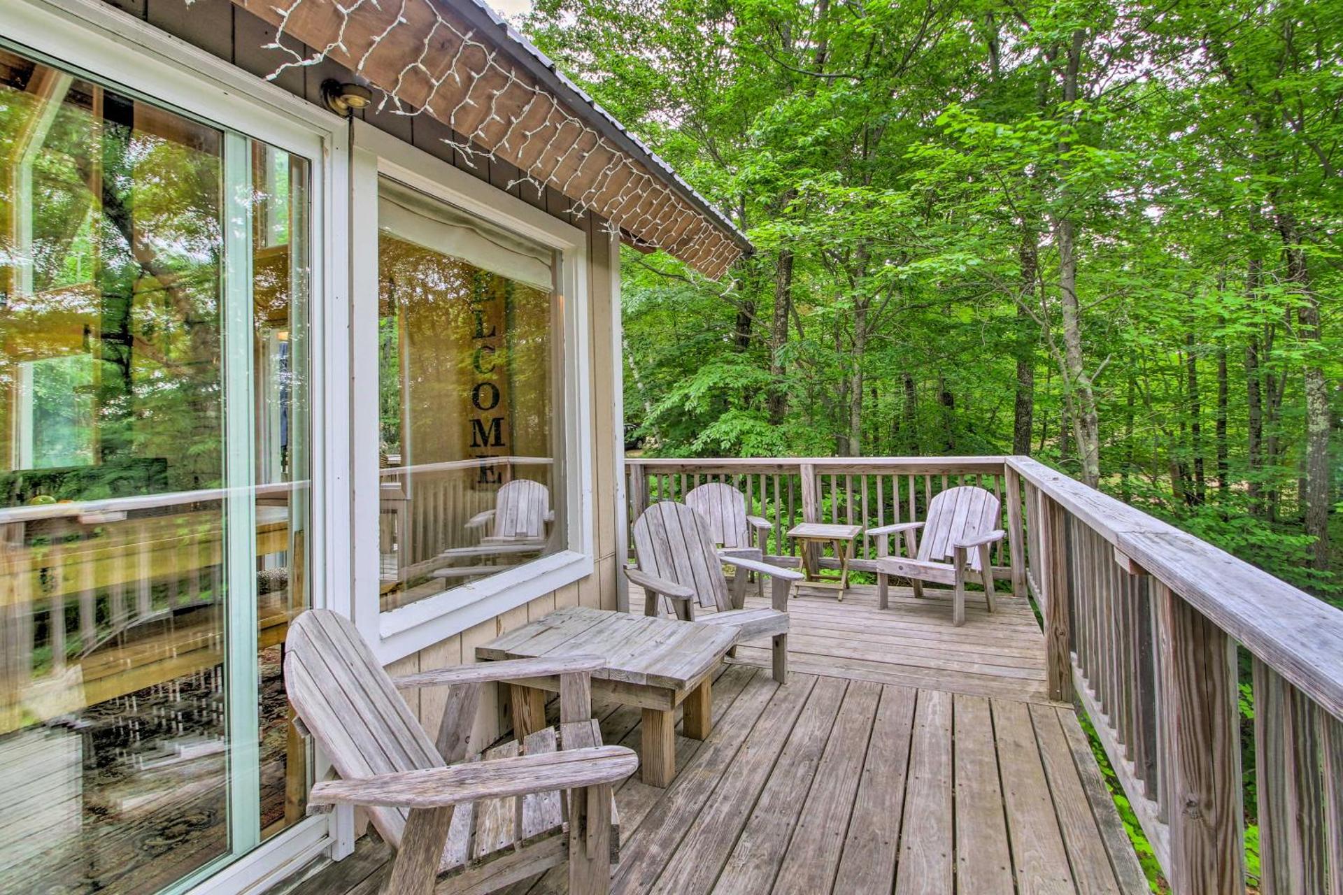 Conway Area Chalet with Mountain Views and Fire Pit!