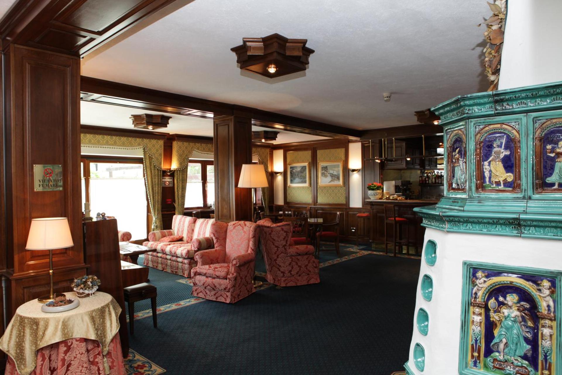 Communal lounge/ TV room