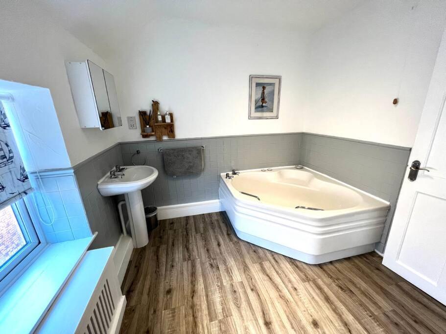 Anchor Cottage - beautiful two bedroom cottage in the heart of Holt