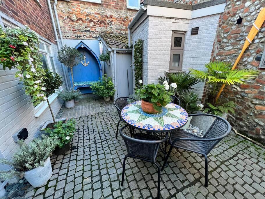 Anchor Cottage - beautiful two bedroom cottage in the heart of Holt