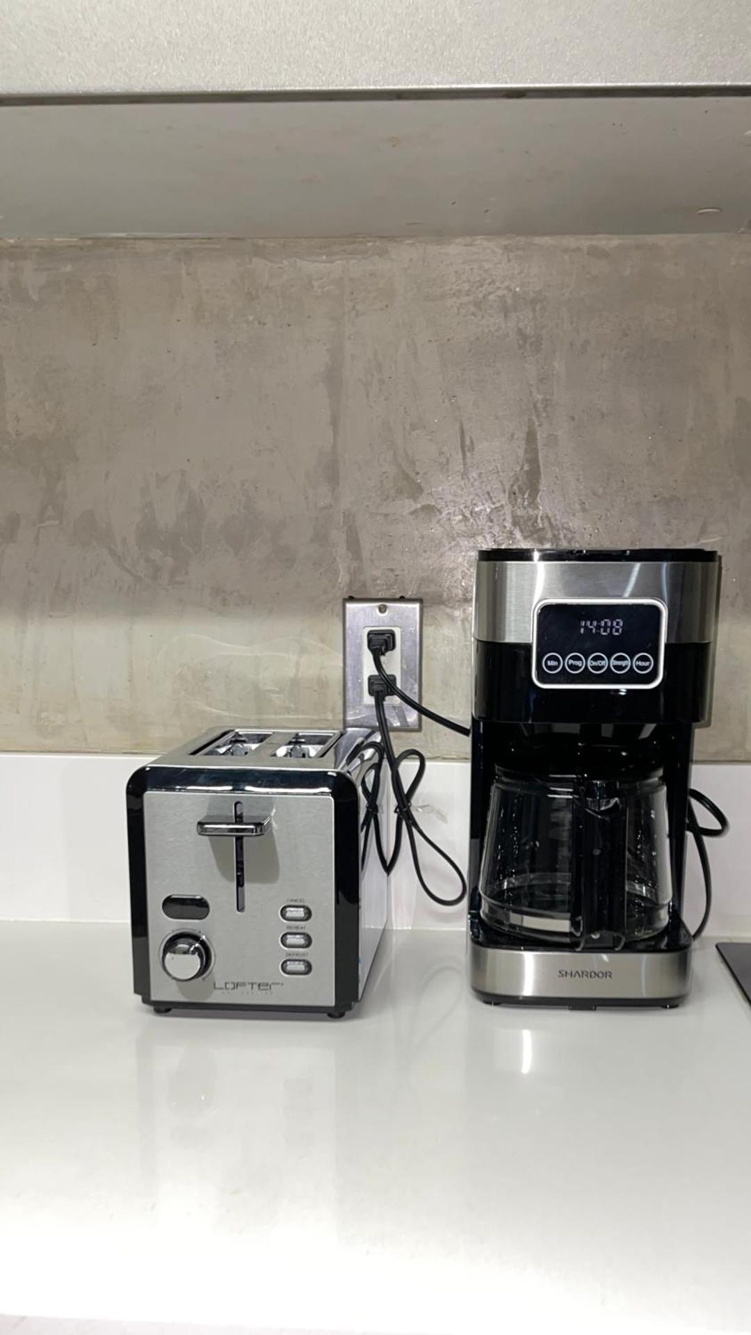 Huge Downtown LA Loft with Rooftop Pool & Jacuzzi