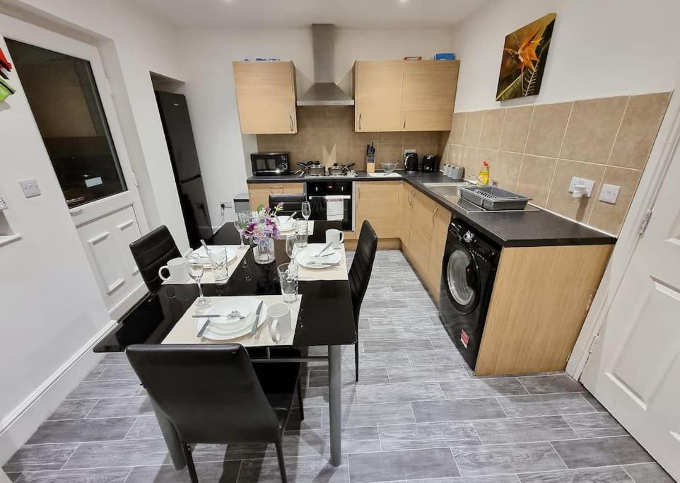 nc23, setup for your most amazing & relaxed stay + Free Parking + Free Fast WiFi