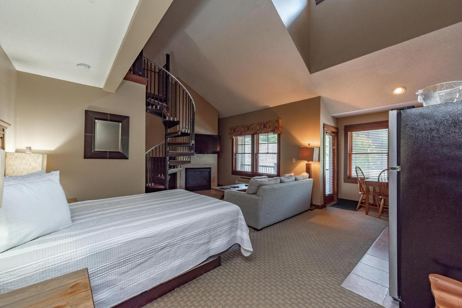 A304 Studio & Loft Standard View