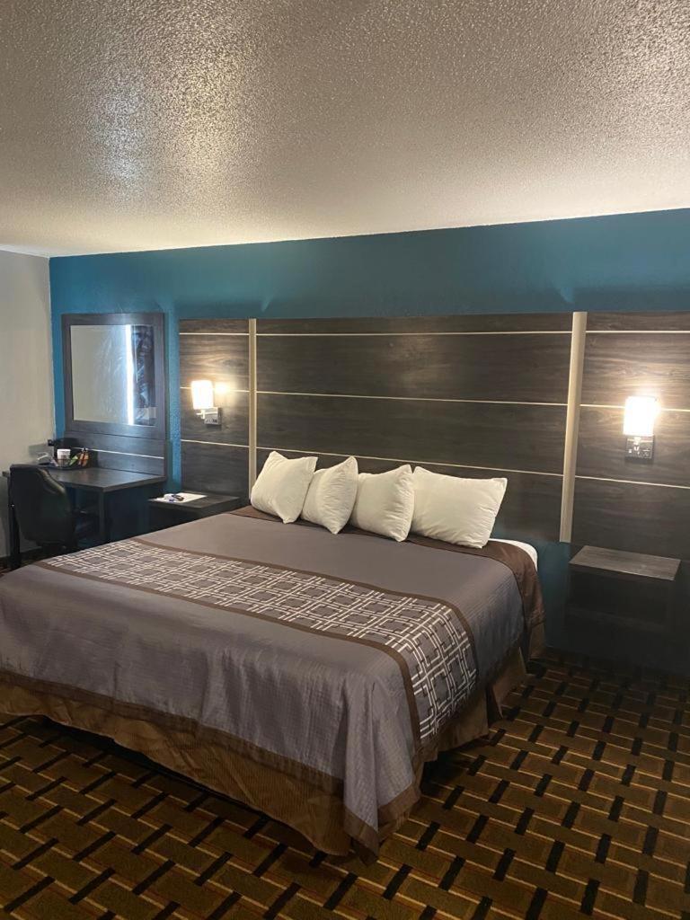 Faribault Hometown Inn & Suites