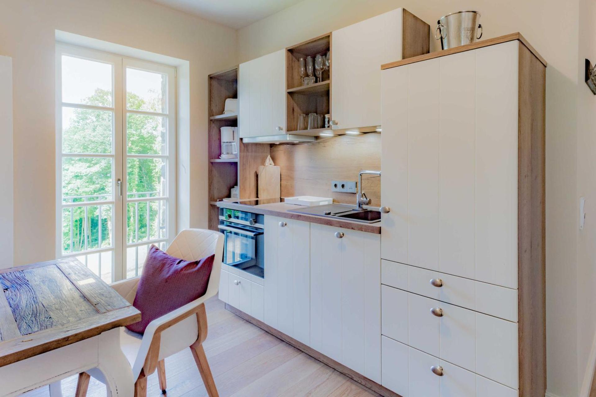 One-Bedroom Apartment with Lake View