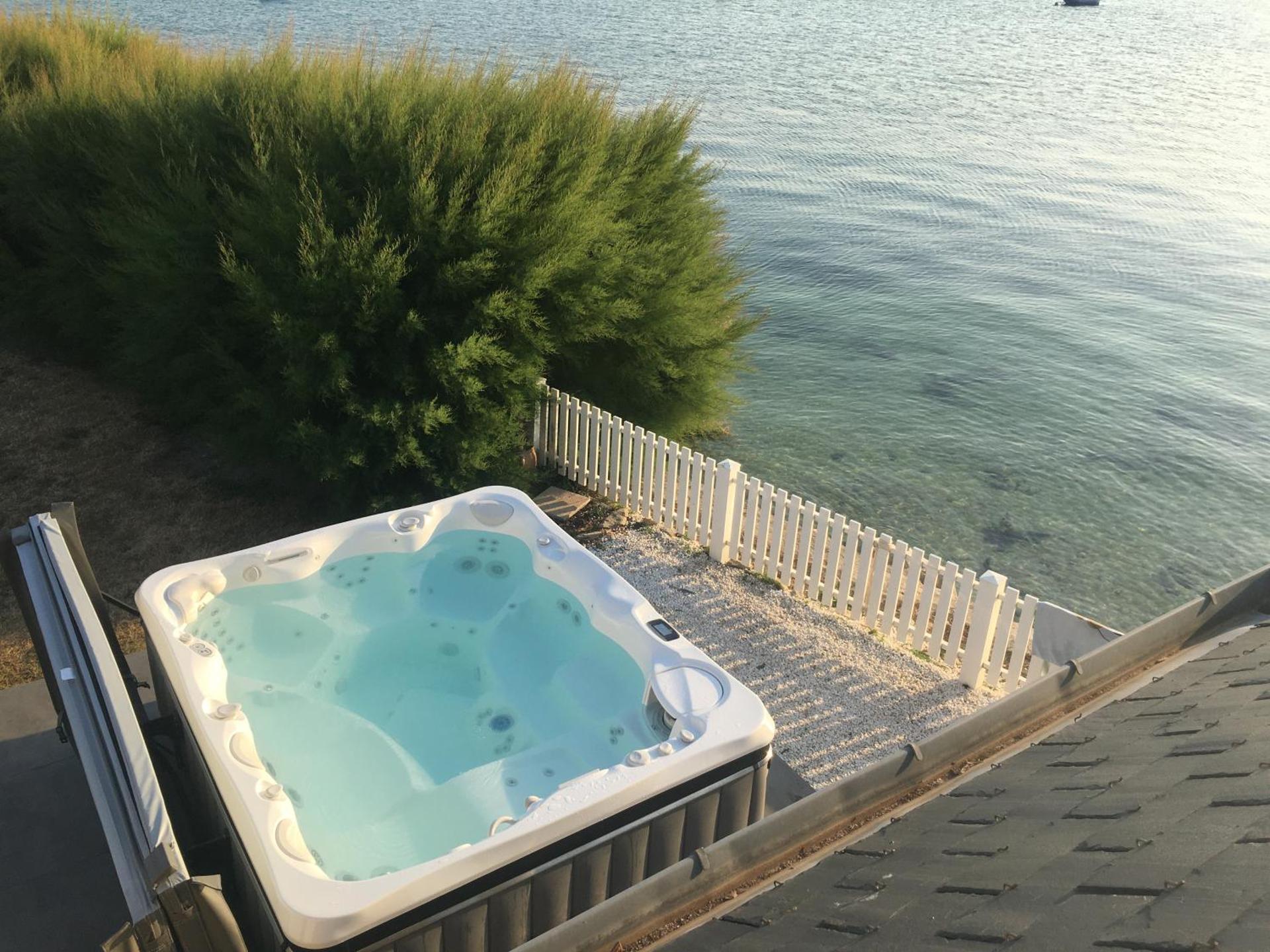 MAISON LES PIEDS DANS L EAU