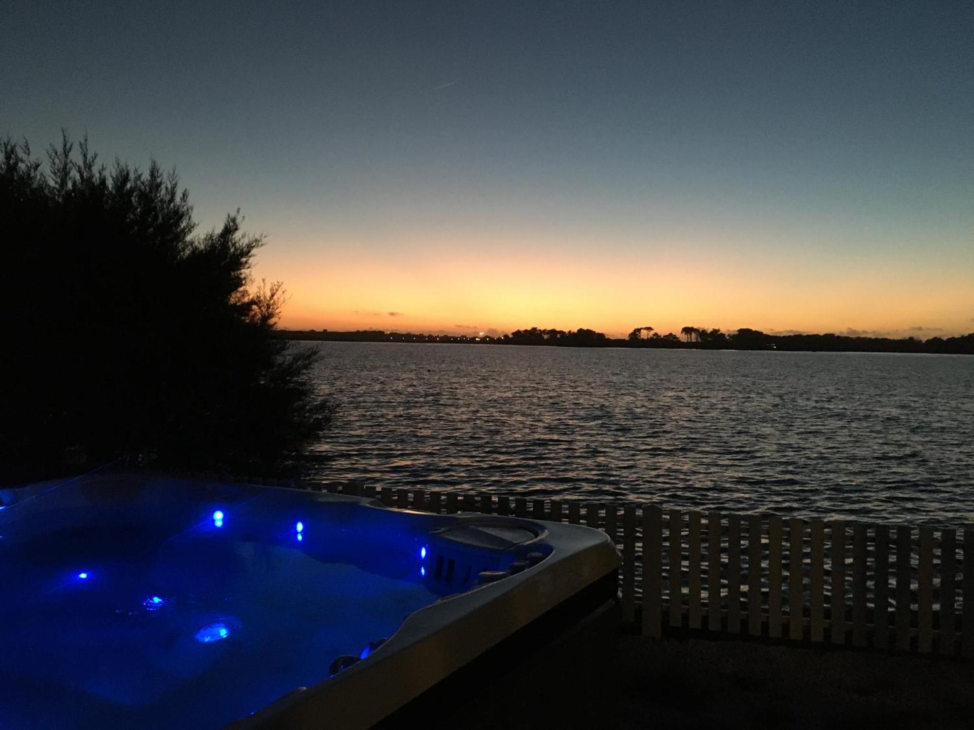 MAISON LES PIEDS DANS L EAU