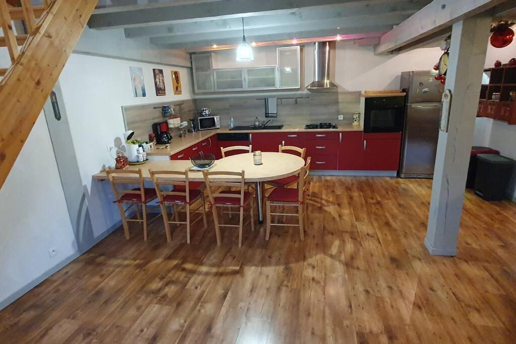 Grand appartement neuf avec parking gratuit.