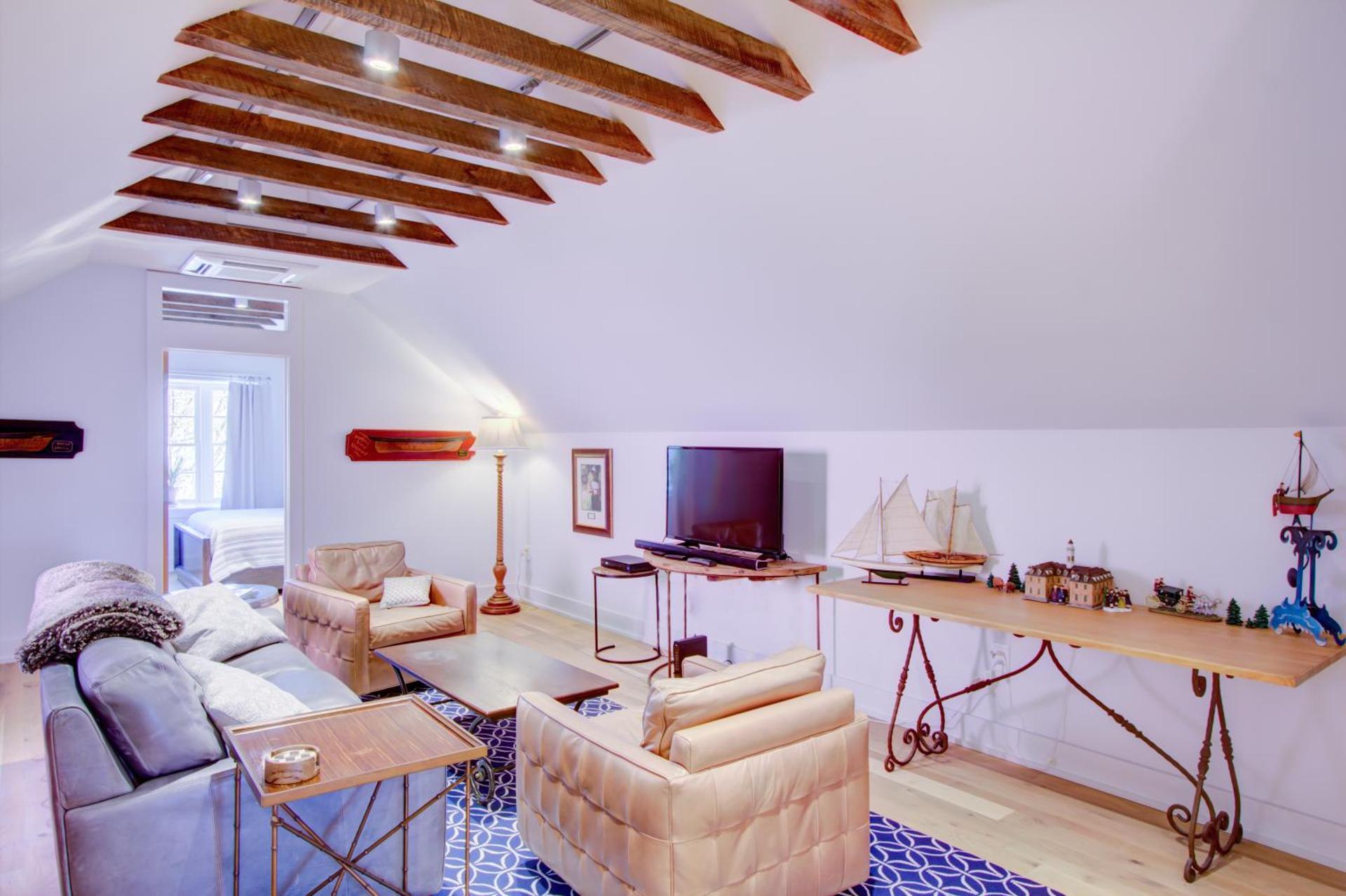 The Charleston Chestnut Mansion