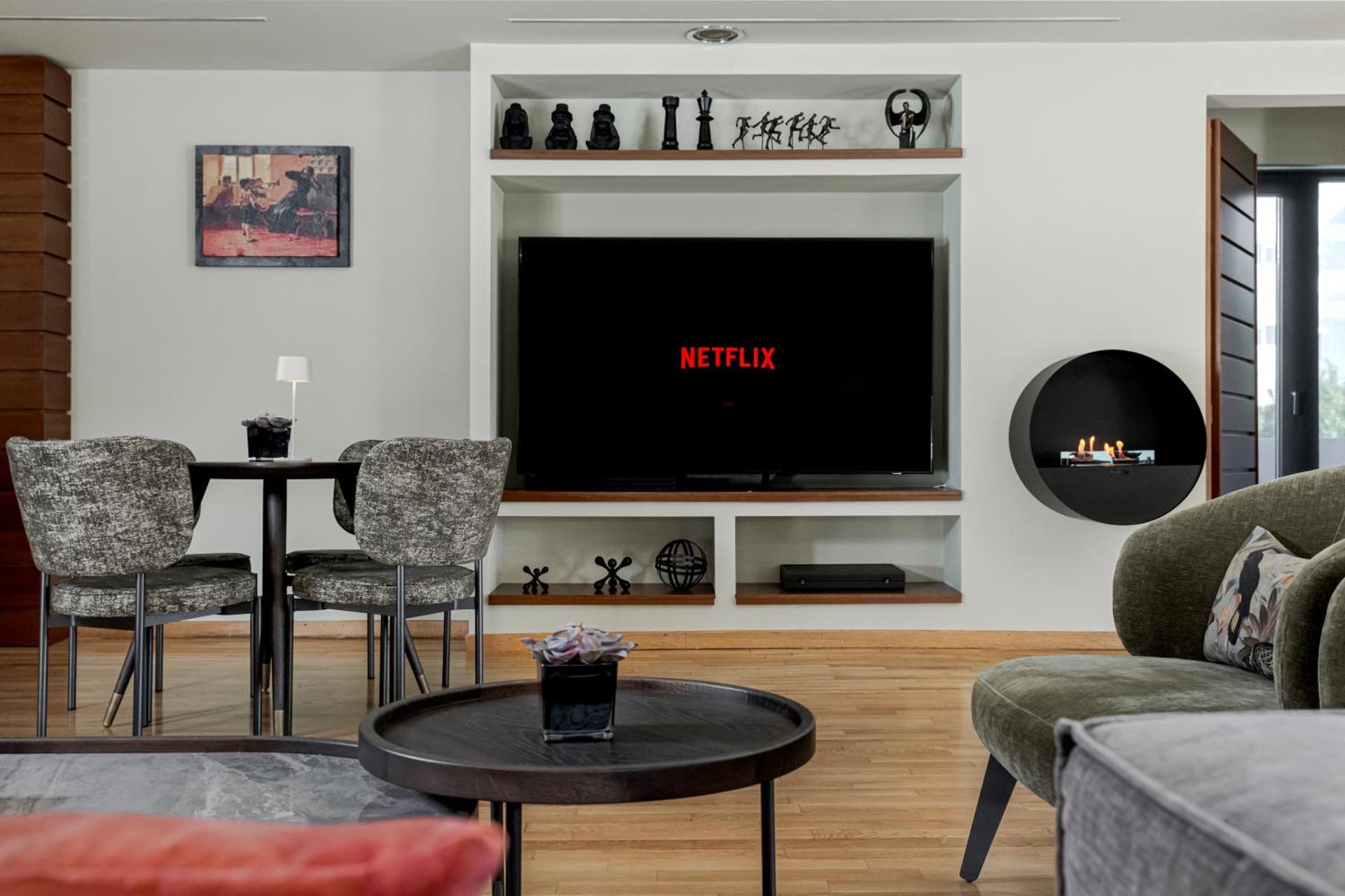 Communal lounge/ TV room