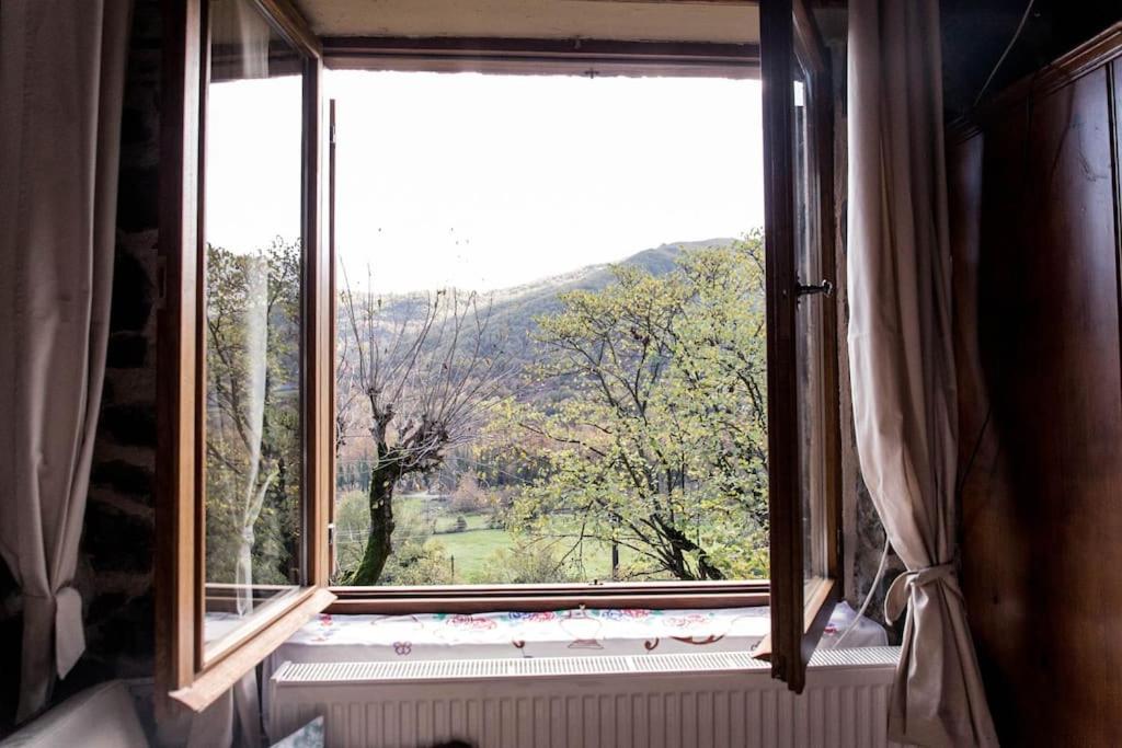 Πέτρινη κατοικία με υπέροχη θέα στο όρος Κόζιακα.