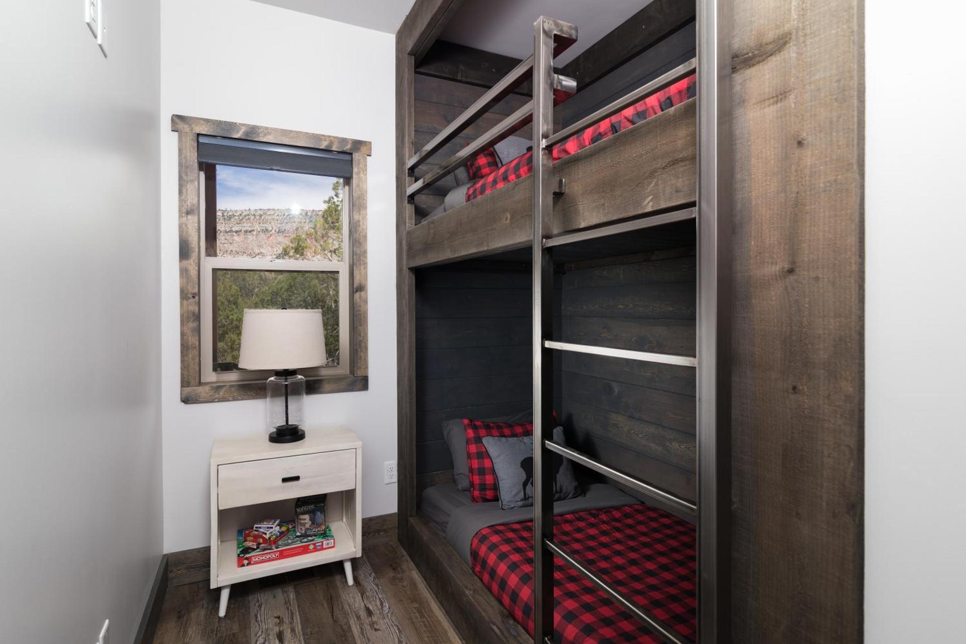 Overlook Cabin. Romantic Views Fire Pit/Hot Tub & Zion Adventure