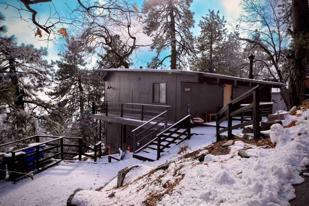 Updated Mountain Cabin Retreat with 180 views off Deck and Balcony