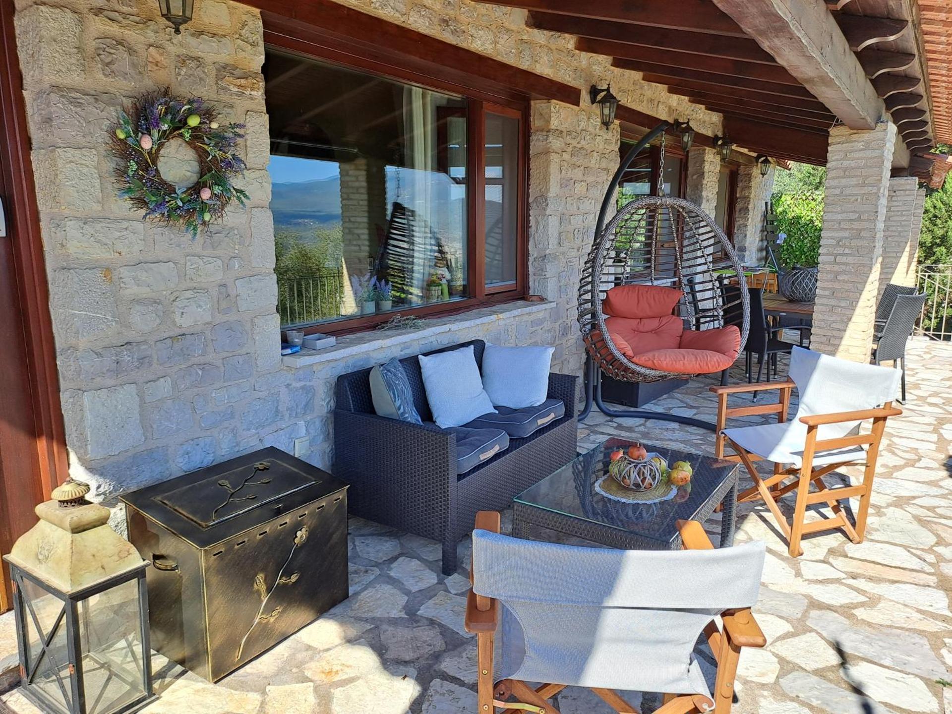 Petra Thea Villa Karitaina