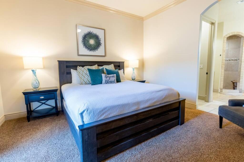 Suite Retreat with Pool Spa Gym and Tennis Court