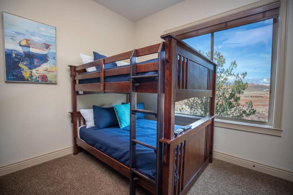 Suite Retreat with Pool Spa Gym and Tennis Court