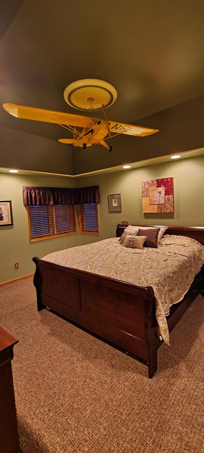 House On Grass Runway with Fly-In/Fly-Out Access