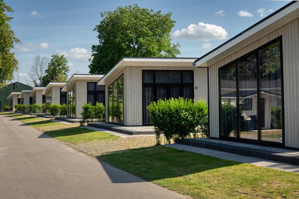 Recreatiepark Jachthaven De Veerstal Lathum - Luxe Chalet