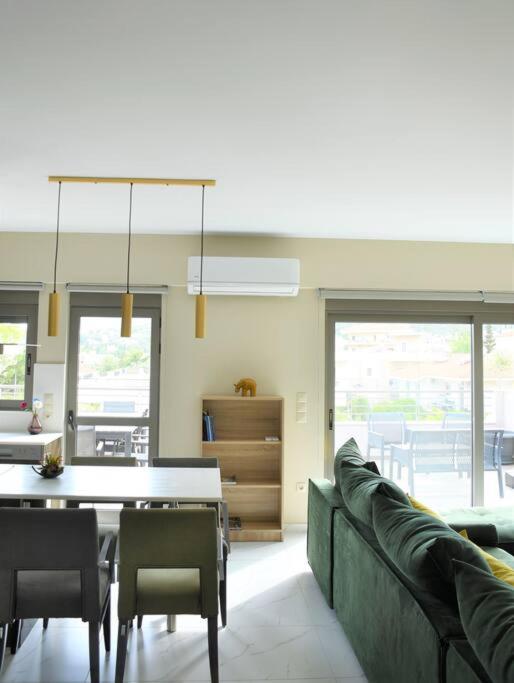 Spacious & Minimal Apartment Near Airport Peania Coniann Filoxenia