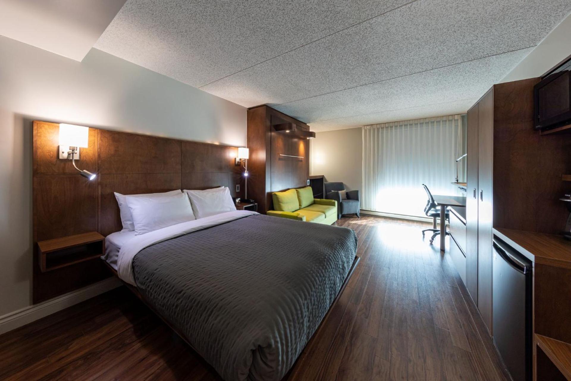 Deluxe Queen Room (2 Adults)