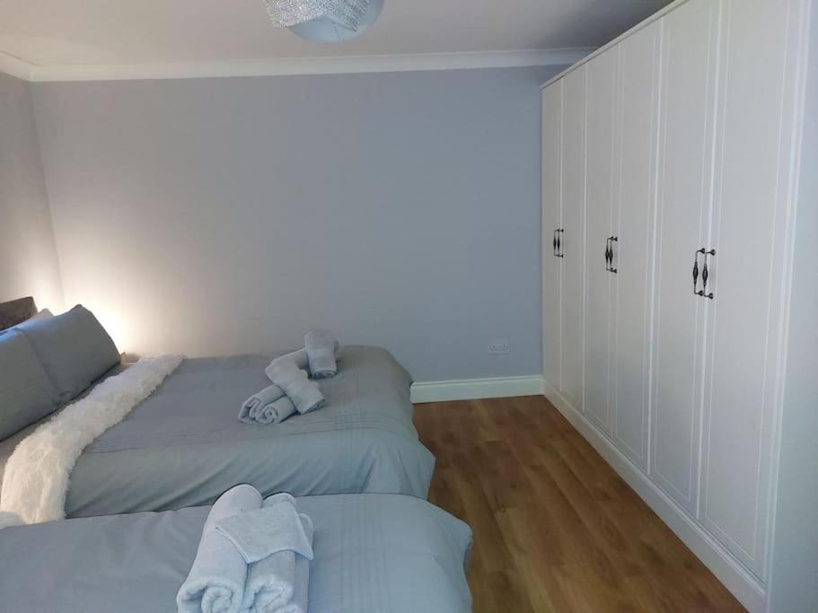 Luxurious Log Cabin with lay-z spa hot tub