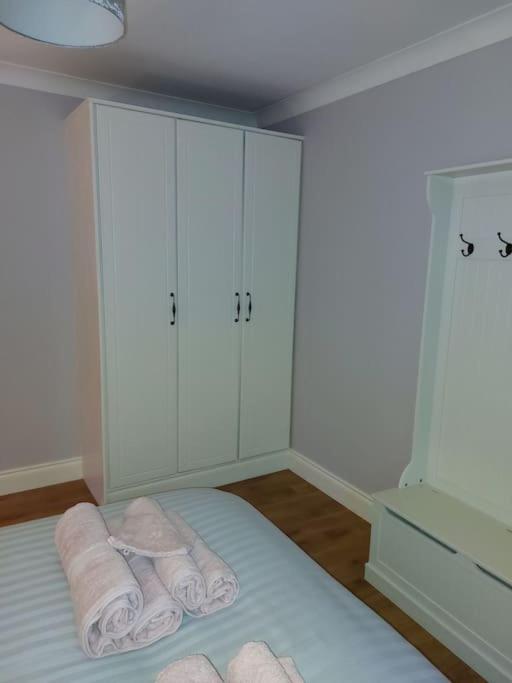 Luxurious Log Cabin with lay-z spa hot tub