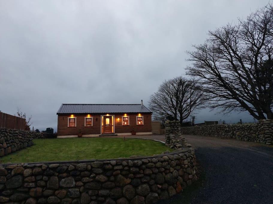 Luxurious Log Cabin with lay-z spa hot tub