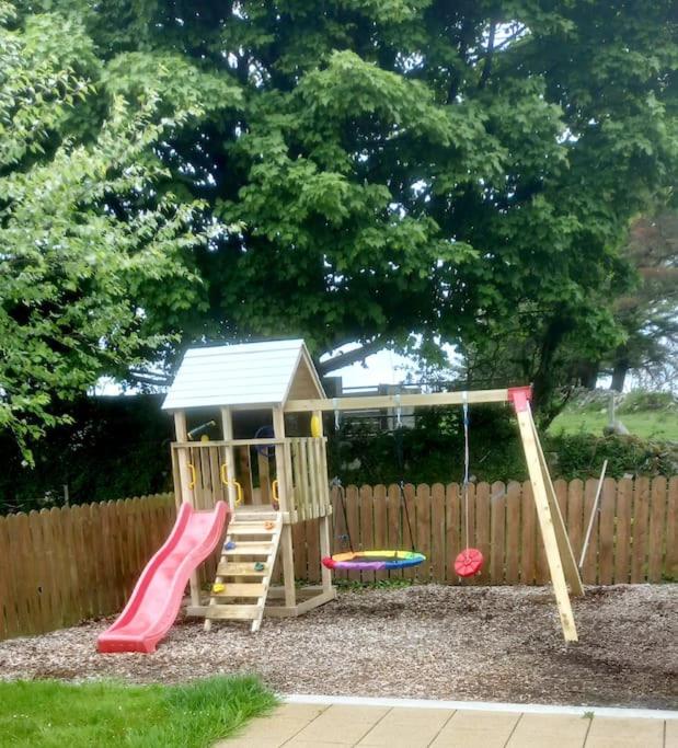Luxurious Log Cabin with lay-z spa hot tub
