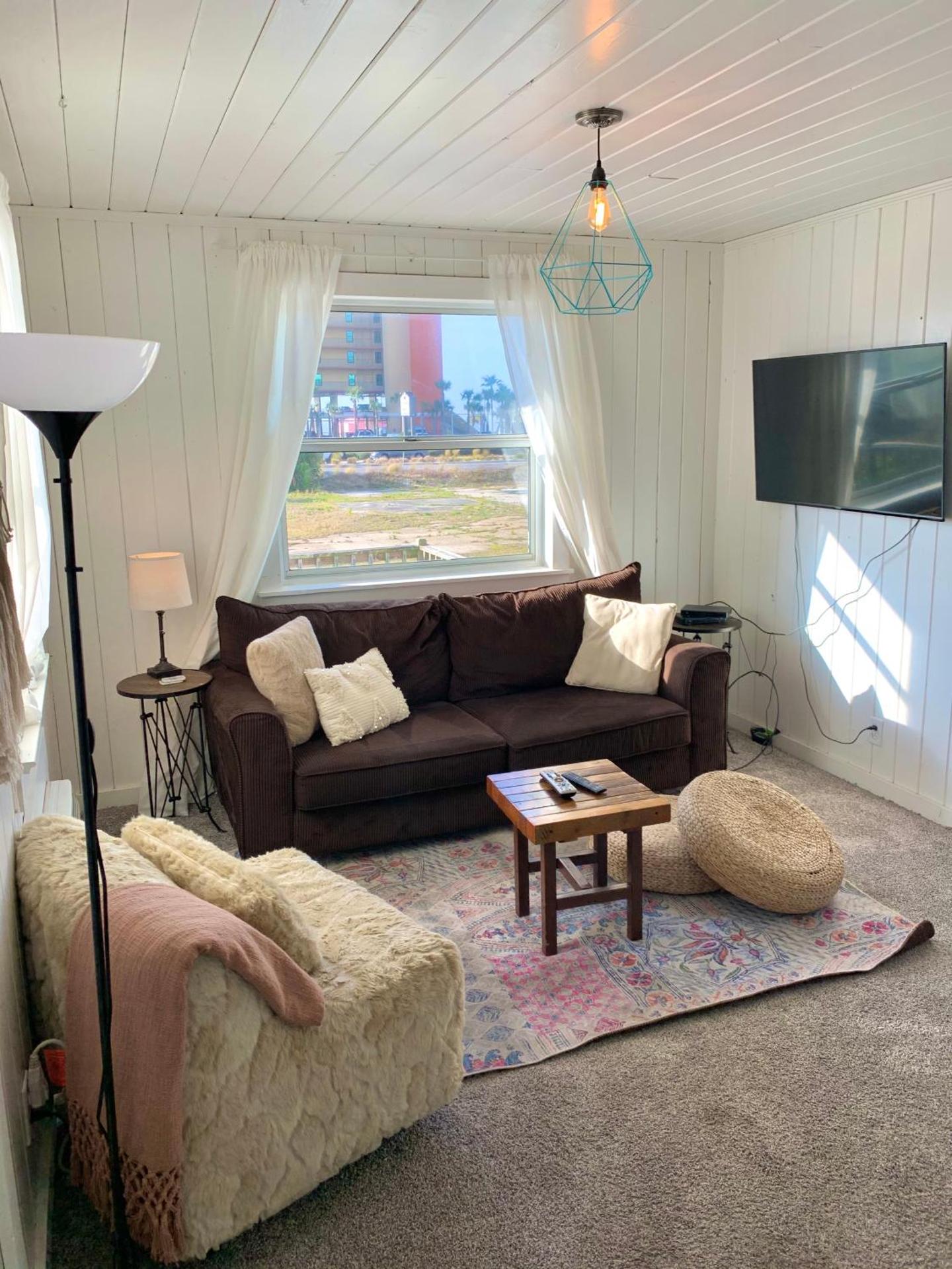 Budget Friendly Bungalow within Walking Distance to the Beach!