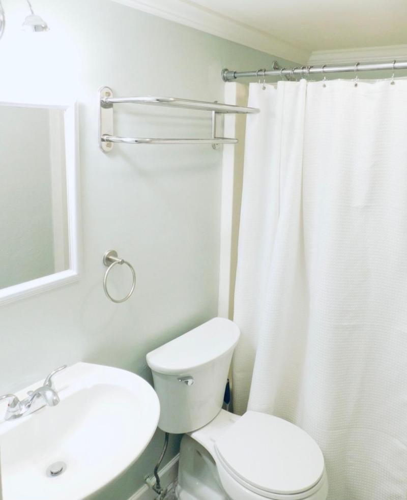 Budget Friendly Condo Perfect for a Romantic Getaway within Walking Distance to the Beach!