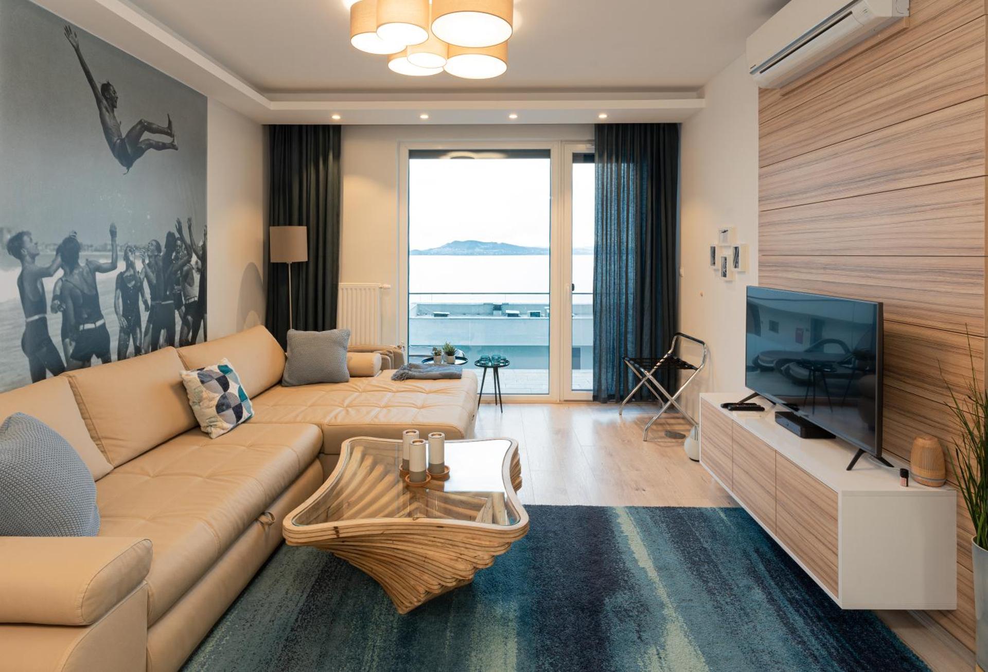 Communal lounge/ TV room