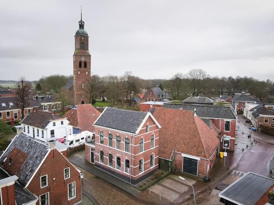 Sfeervol verblijf in oude gemeentehuis Eenrum.